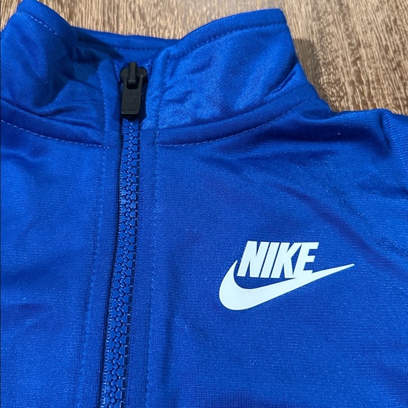 Nike Boys Track Suit 2pc NWT 18 months - Picture 4 of 8